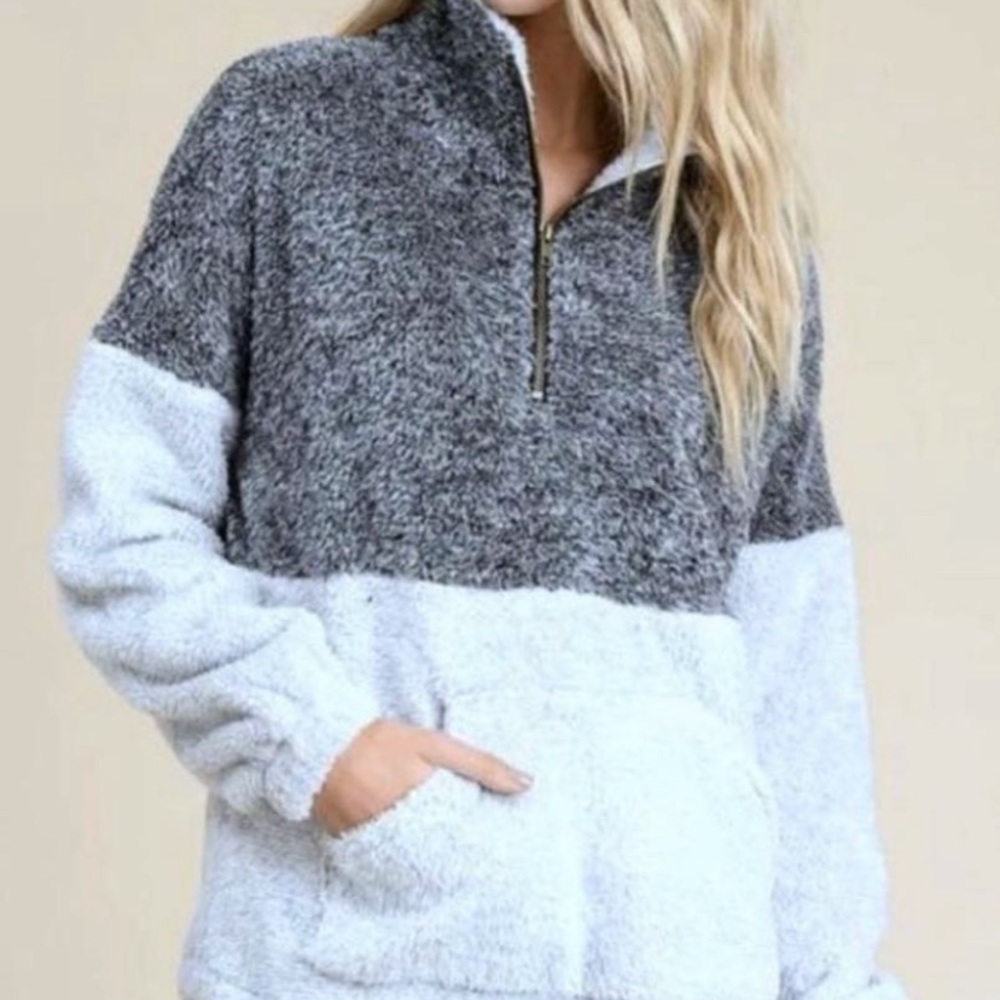 Two tone quarter zip fleece